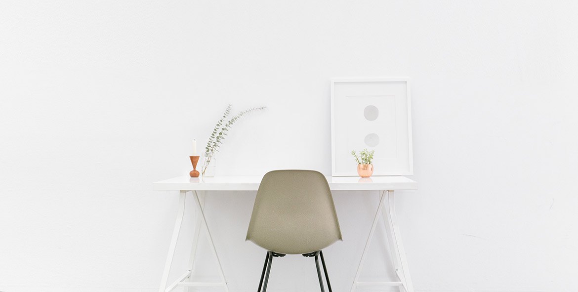 Simplistic Work Area SHE - Clean & Simple With Minimalistic Workspace