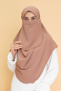 LAYLA ZEE  in 312 DARK PEARWOOD